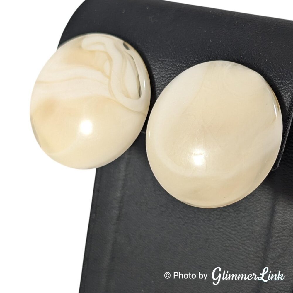 Vintage Cream Lucite Marbled Round Clip On Earrings - Picture 3 of 10